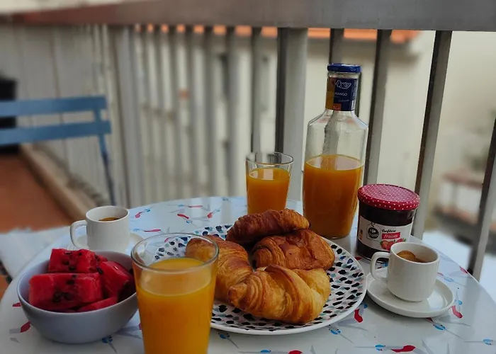 Perle Rare A 250M De La Plage ! Climatise Avec Parking, Balcon & Wifi