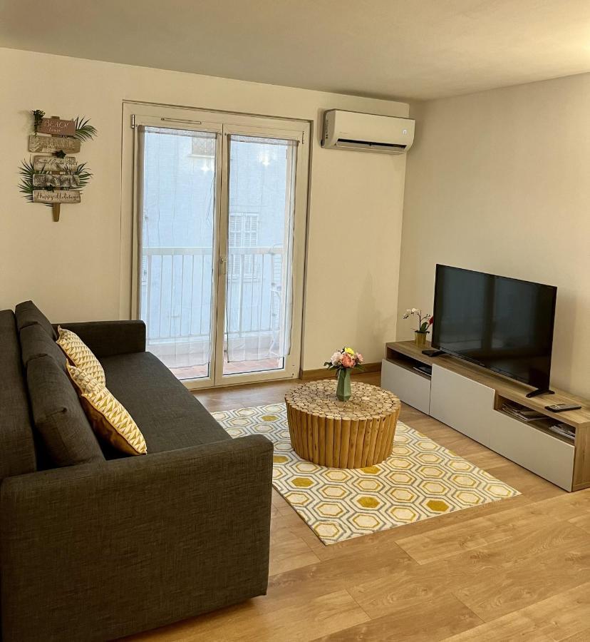 Perle Rare A 250m De La ! Climatise Avec Parking, Balcon & Wifi Apartment *