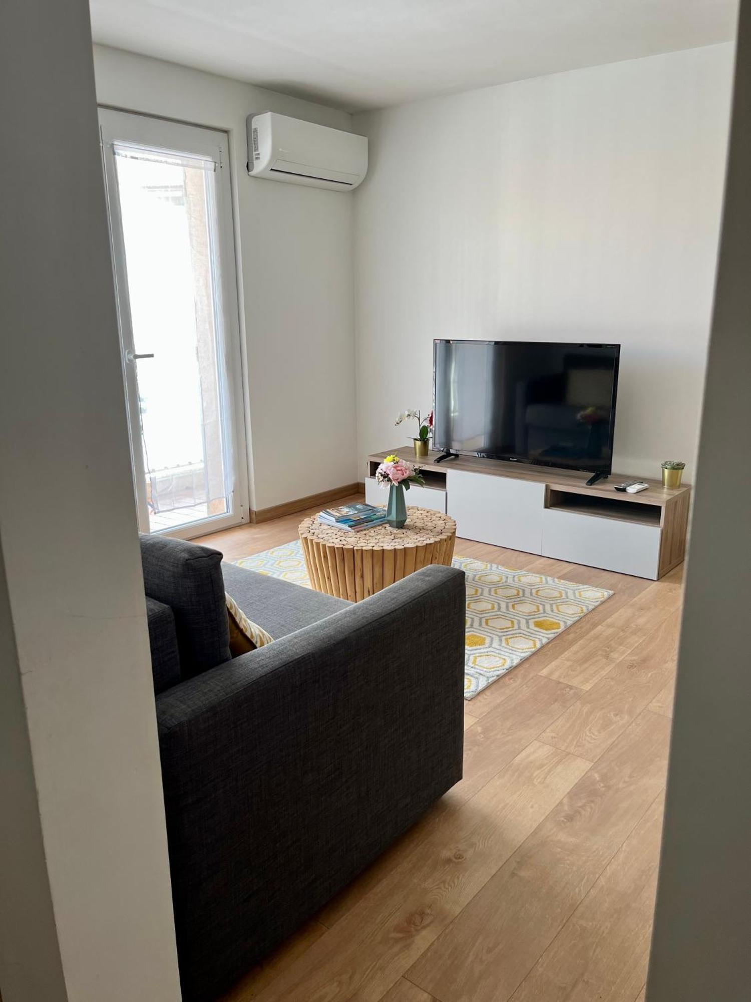 Perle Rare A 250m De La ! Climatise Avec Parking, Balcon & Wifi Sainte-Maxime